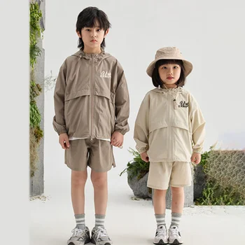 Комплект детской солнцезащитной одежды от 2 до 9 лет Для мальчиков, Летний Детский Топ с капюшоном и длинными рукавами + Шорты, Одежда для девочек, Тонкий комплект из двух предметов